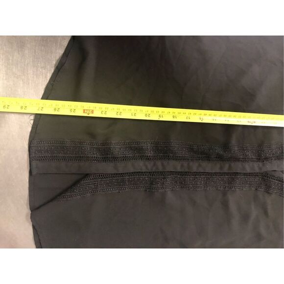 Torrid Women’s Black Lace Hidden Button Up V Neck Blouse Size 00 / 10 / Medium/L - Picture 7 of 8